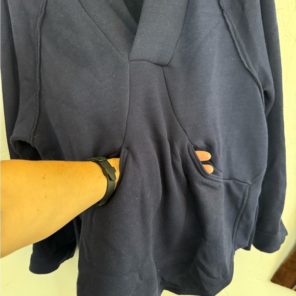 FREE PEOPLE NAVY BLUE SWEATSHIRT SZ XS POCKETS - Picture 3 of 5